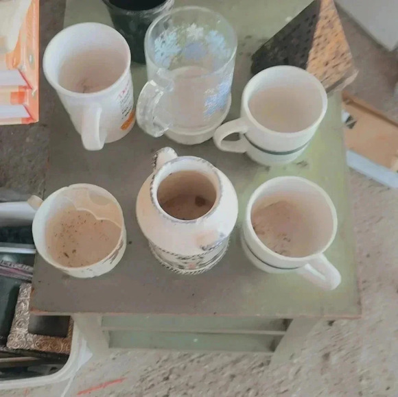 Random Vintage Vase Glassware Paintings/Pictures - Picture 2 of 5